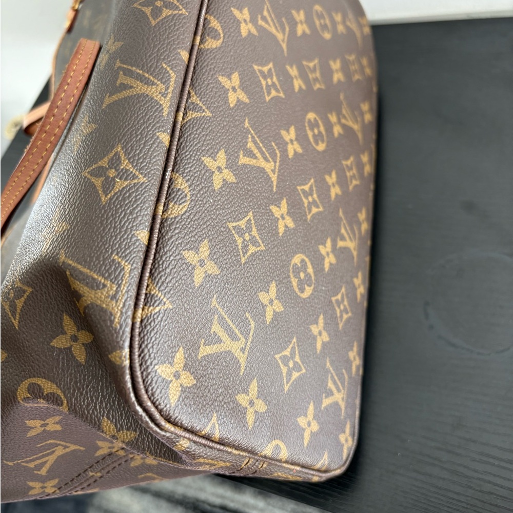 Louis Vuitton Monogram Neverfull MM - Picture 6 of 16
